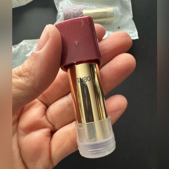 Elizabeth Arden Ceramide Plump Perfect Rouge Lipstick in Perfect Cassis 21 - Picture 4 of 8